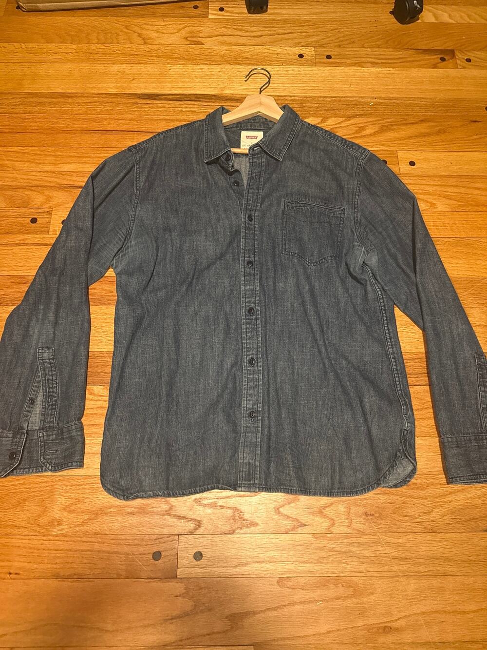 Levi's Chambray Denim Button Front Shirt Blue Long Sleeve Casual Men's Sz L NWOT